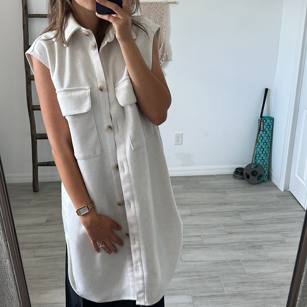 H&M Warm Beige White Sleeveless Shirt Jacket Long / Size Small